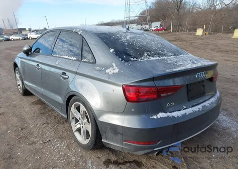 2018 Audi A3 2.0T Premium/2.0T Tech Premium z USA, uszkodzony, nr VIN WAUAUGFFXJ1024232